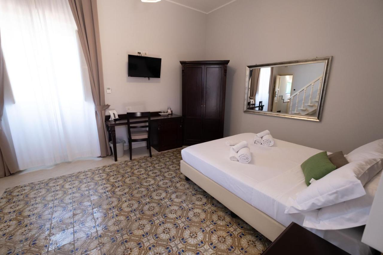 Hotel Borgo Di Ciaula Santa Flavia Exterior foto